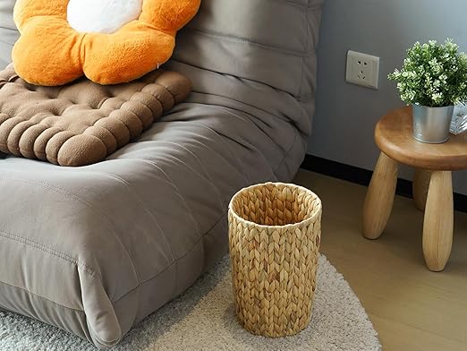 Wicker Trash Can,Small Bathroom Trash Can,Water Hyacinth Wicker Waste Basket for Bathroom,Boho Waste Basket for Bedroom,Home Office,Compact Spaces(2 Gallon Round)