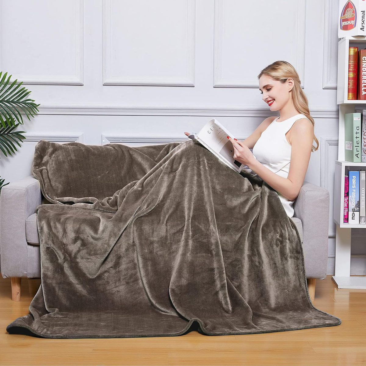 Surii Home Luxury Microfiber Flannel Blanket, Super Soft, Warm, Cozy, Fluffy, and Breathable, Perfect Throws for Bed, Couch, Sofa, for All Season Use. 350GSM King Size 108x90 Inches(Brown)